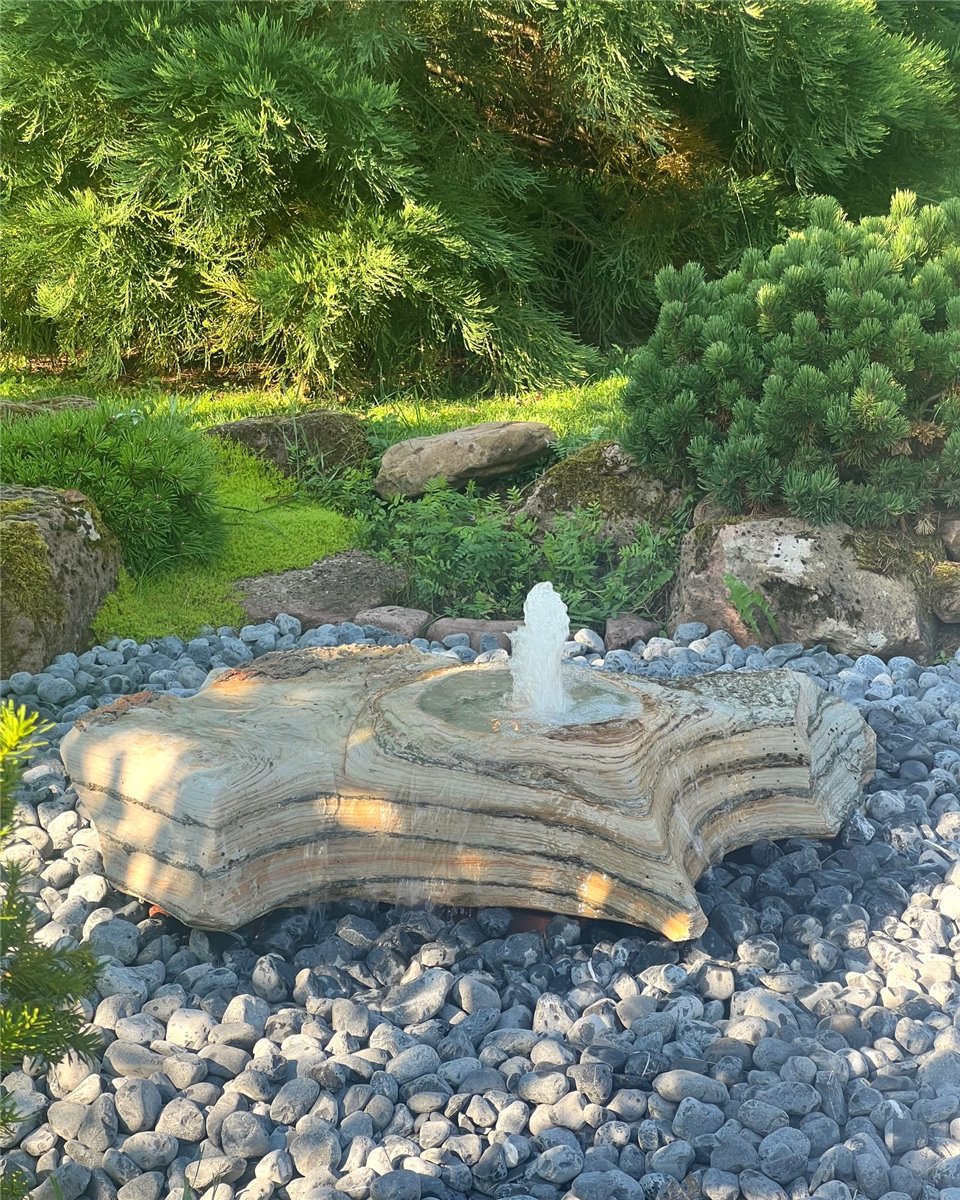 Quellstein Amazonas flach L135cm mit Quellschale und Fontäne Gartenbrunnen Springbrunnen