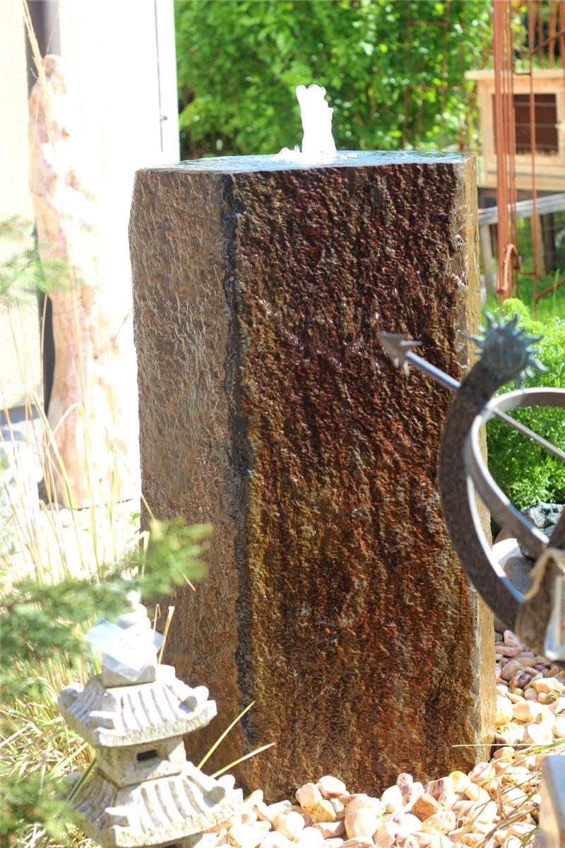 Wasserspiel SET Quellstein Monolith 100cm mit Quellschale Basalt Gartenbrunnen